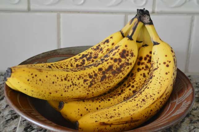 Điều gì sẽ xảy ra nếu bạn ăn quả chuối chín đã có đốm đen?