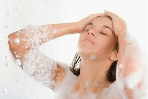 Phụ nữ đến ngày 'rụng dâu' hãy nhớ '2 rửa, 2 không rửa' để phòng tránh viêm nhiễm vùng kín