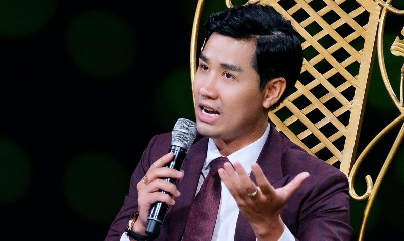 MC Nguyên Khang bật mí được khán giả “hối lộ” cả mắm tôm, bún, chả cá khi làm giám khảo