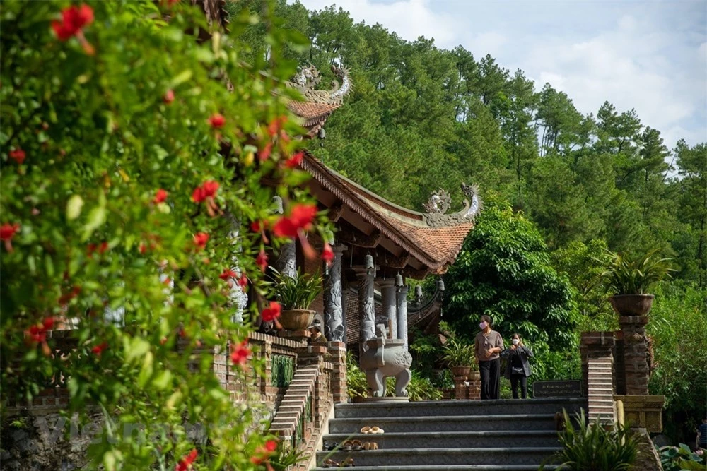 kham pha dia tang phi lai tu ngoi chua dep quen loi ve o ha nam