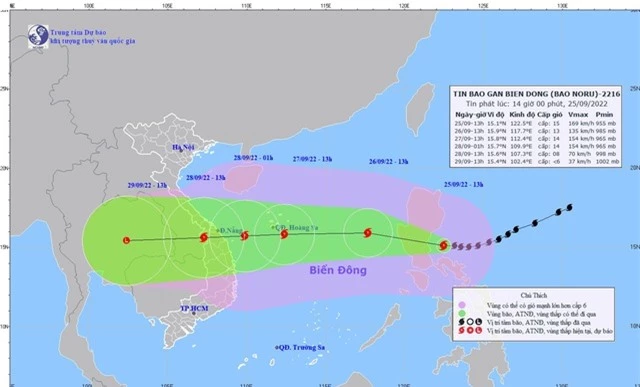 Siêu bão lớn nhất 20 năm qua đe dọa miền Trung - Ảnh 1.