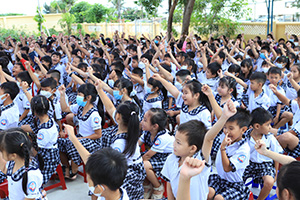 Học sinh tiểu học Bình Thuận, Đồng Tháp tiếp cận phương pháp học tiếng Anh và tin học chuẩn quốc tế