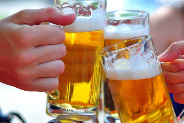 5 loại nước tuyệt đối không nên uống khi ăn hải sản: Dễ gây bệnh gout, ngộ độc