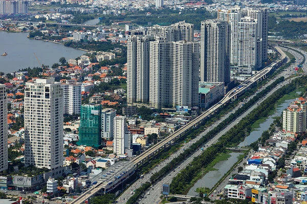 Thị trường bất động sản dọc tuyến Xa lộ Hà Nội.