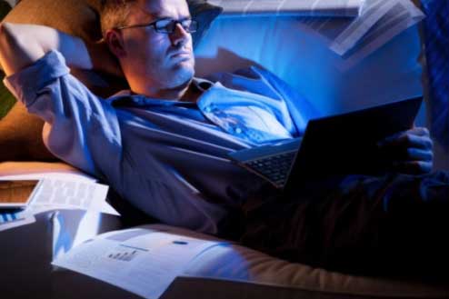 6 thói quen âm thầm phá hủy cột sống nhiều người vẫn làm mà không biết