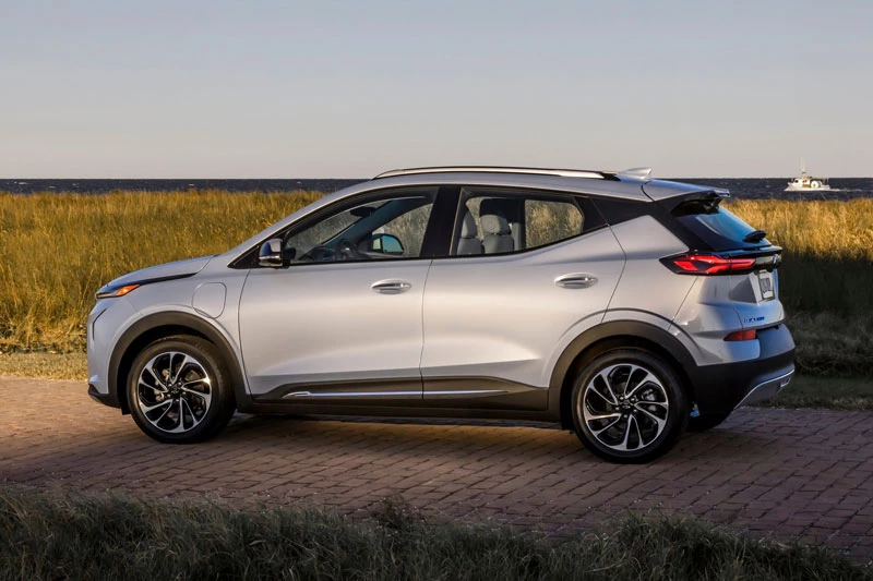 1. Chevrolet Bolt EUV (phạm vi hoạt động mỗi lần sạc đầy: 417 km).