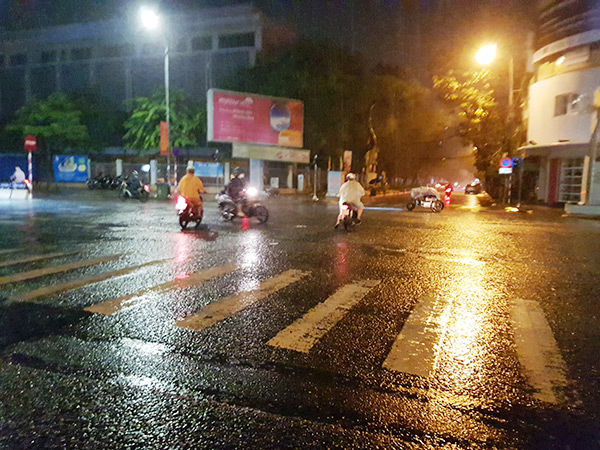 Đà Nẵng, Quảng Nam yêu cầu người dân không ra khỏi nhà từ tối nay 27/9