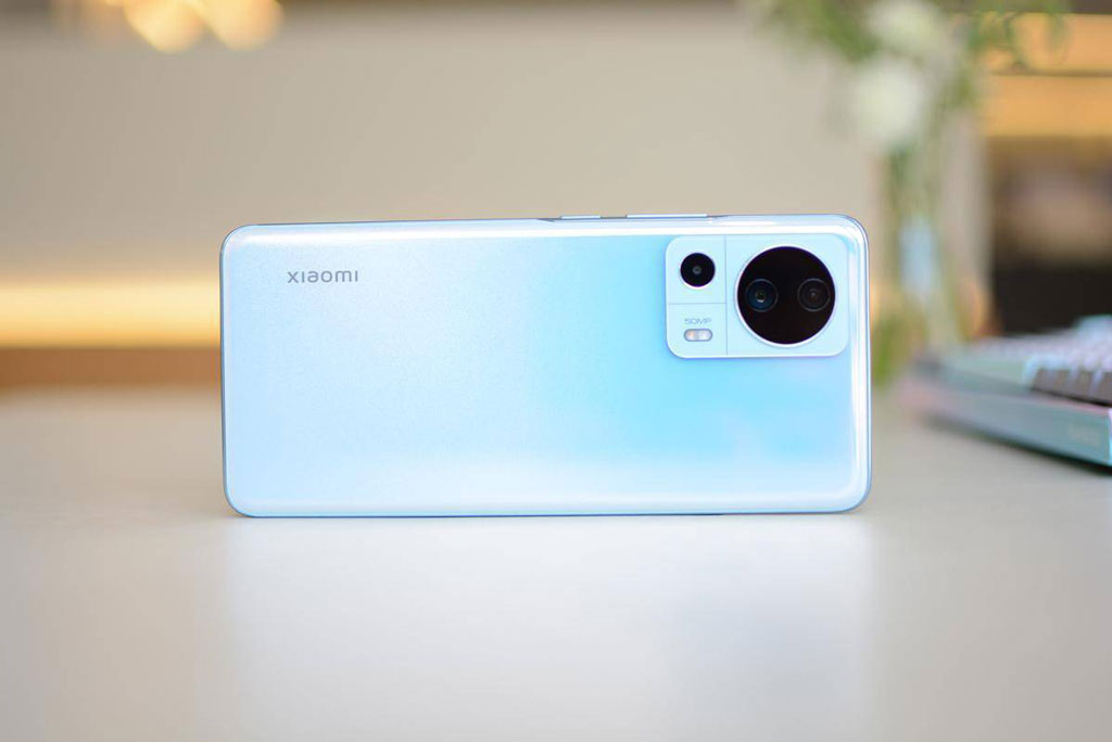 Smartphone chip Snapdragon 7 Gen 1 5G, RAM 12 GB, màn hình 120Hz, sạc 67W, giá gần 8 triệu