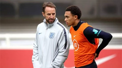 Southgate giải thích lý do không đăng ký Alexander-Arnold ở trận Anh vs Đức