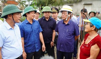 Bộ trưởng Lê Minh Hoan kiểm tra công tác ứng phó bão số 4 tại Thừa Thiên Huế