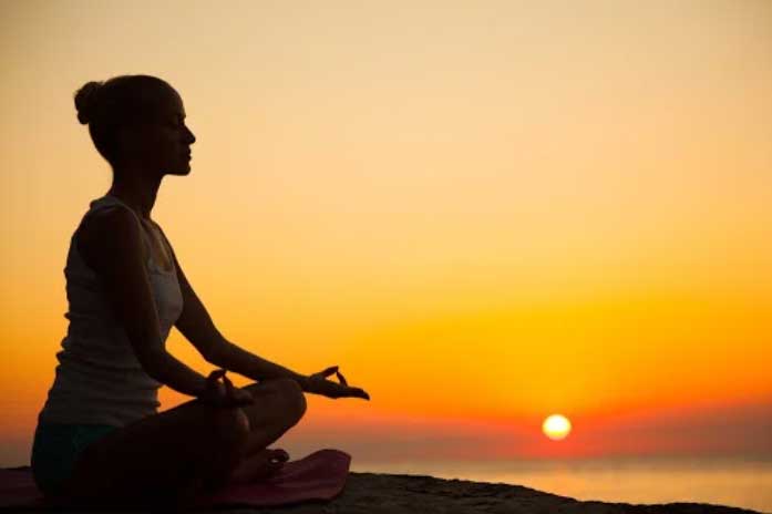 Phụ nữ sống thọ và trẻ lâu thường dậy sớm làm 4 việc: Càng nhiều tuổi càng nên ghi nhớ