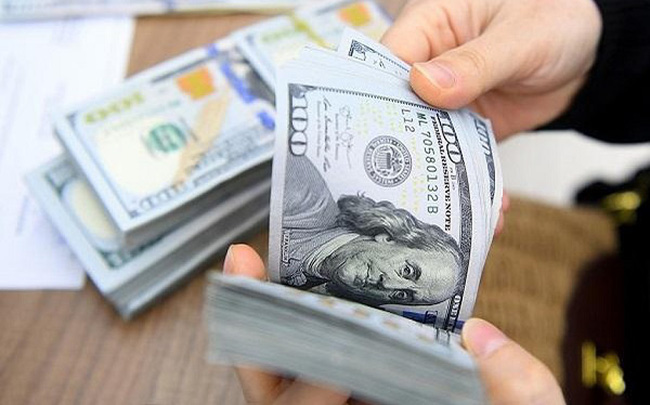 Giá USD “chợ đen” vượt mốc 24.000 đồng