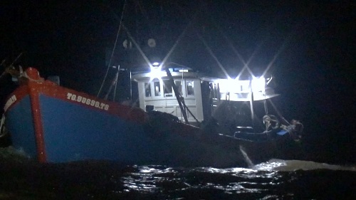 Cà Mau: Bắt tàu cá vận chuyển 80 ngàn lít dầu DO không rõ nguồn gốc 

