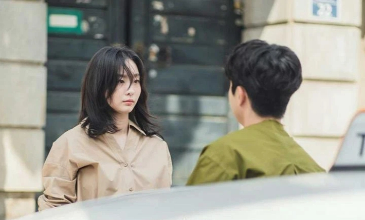 Em chồng mượn ô tô 1 tuần không chịu trả, đến lúc đòi được về thì tôi ngất với mấy bãi nước lạ trên xe