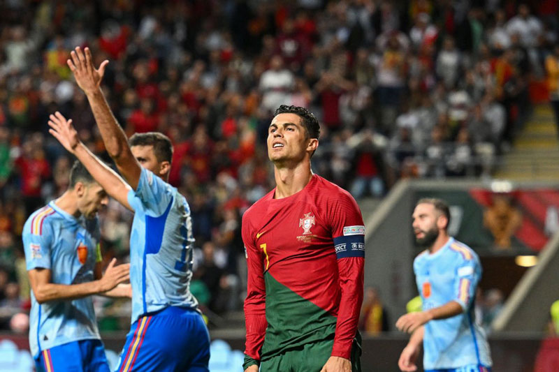 Ronaldo vô duyên, Bồ Đào Nha mất vé bán kết đau đớn