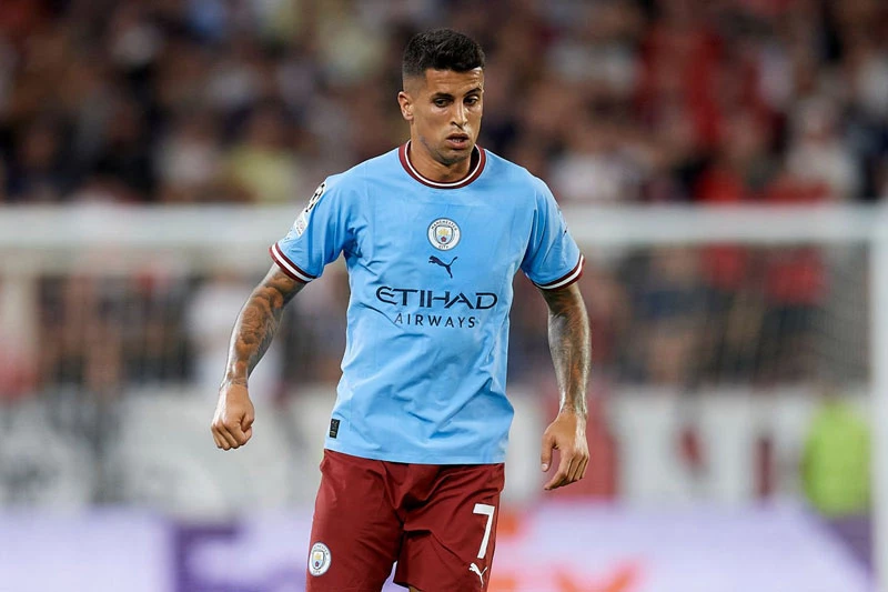 Hậu vệ phải: Joao Cancelo (Man City).