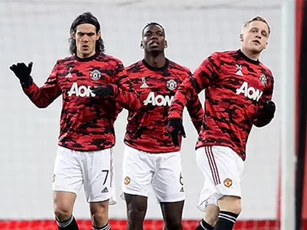 Van de Beek ghen tỵ với Pogba ở MU