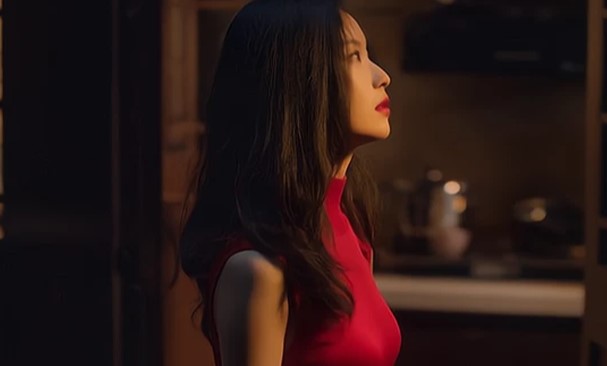 Vợ chồng tôi ra tòa ly hôn, em chồng bế con đứng đợi trước cổng với bó hoa chúc mừng