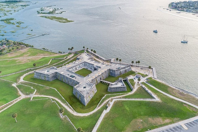 Ngắm pháo đài 'nuốt đạn đại bác' ở Mỹ