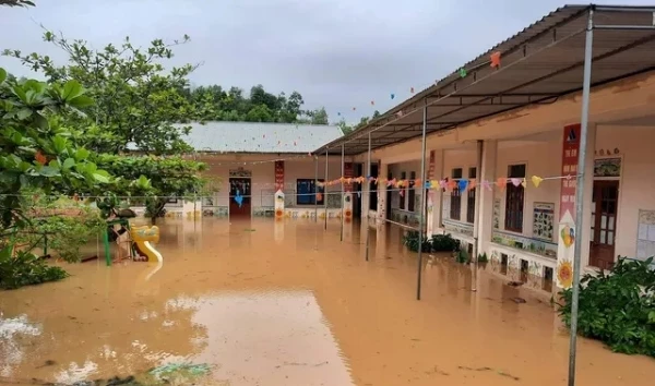 Mưa lớn khiến nhiều địa phương ở Nghệ An bị ngập sâu.