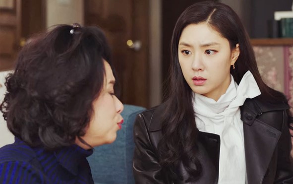 Bỏ lỡ đám cưới cô em chồng để dự lễ thăng chức, mẹ chồng đay nghiến tôi suốt nửa năm trời