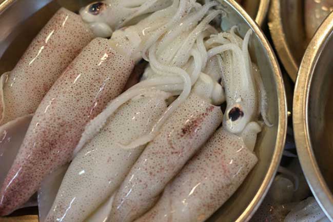 Thêm 1 thìa gia vị này, mực xào trắng tinh lại hết sạch mùi tanh, chồng con khen nức nở