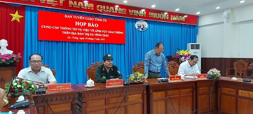 Tước danh hiệu công an nhân dân với 3 cán bộ bạo lực với 2 thiếu niên