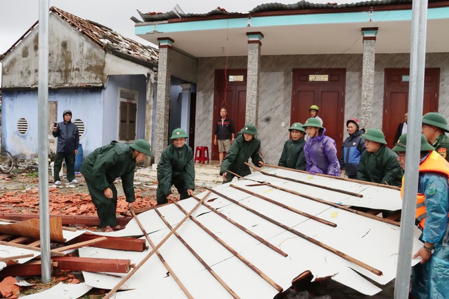 Thừa Thiên Huế khẩn trương khắc phục hậu quả do bão số 4 gây ra