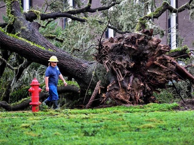 Bão Ian tại Mỹ: Nhiều người bị mắc kẹt, mạng lưới điện bị sập và thiệt hại trên diện rộng ở Florida - Ảnh 3.