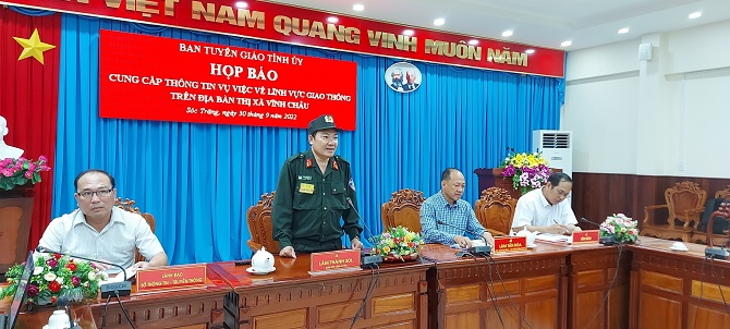 Đại tá Lâm Thành Sol thông tin kết quả xử lý vụ việc tại buổi họp báo vào chiều ngày 30/9