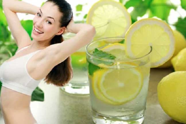 Uống một cốc nước chanh ấm ngay khi ngủ dậy, mỡ dày đến mấy cũng bị đánh tan, lọc sạch cả độc tố