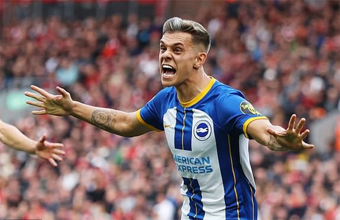 Liverpool lại mất điểm bởi Trossard xuất thần