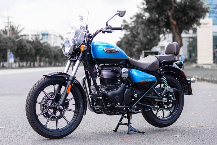 Chi tiết mẫu mô tô hoài cổ Royal Enfield Meteor 350 tại Việt Nam