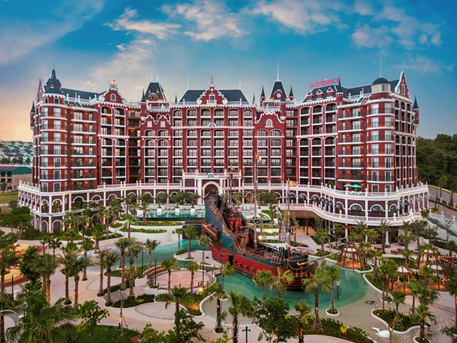 Nova Hospitality đã đưa vào vận hành 11 khách sạn và khu nghỉ dưỡng cao cấp (Trong hình: Movenpick Resort Phan Thiet).