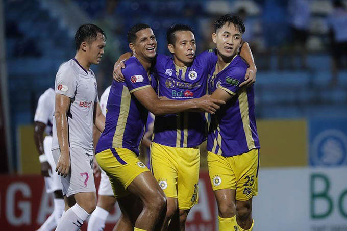 Hà Nội FC thắng đậm B.Bình Dương, nhấn ga tới ngôi vương V.League