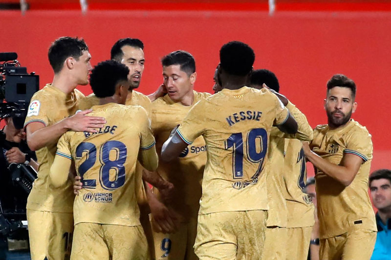 Lewandowski ghi b&#xE0;n duy nh&#x1EA5;t, Barca chi&#x1EBF;m &#x111;&#x1EC9;nh La Liga