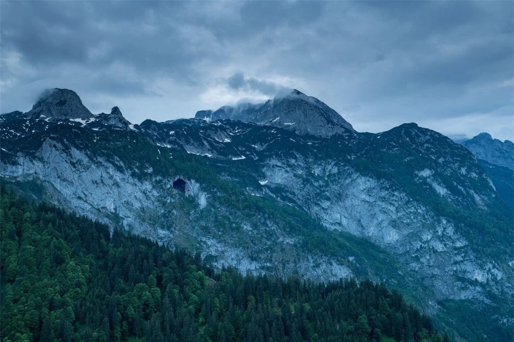 Hòn ngọc ẩn mình trên dãy Alps: Đẹp mê đắm lòng người - Ảnh 8.