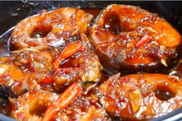 Chỉ cần làm thêm bước này món cá kho hết sạch mùi tanh, thơm nức mềm tan trong miệng, ai cũng mê mệt