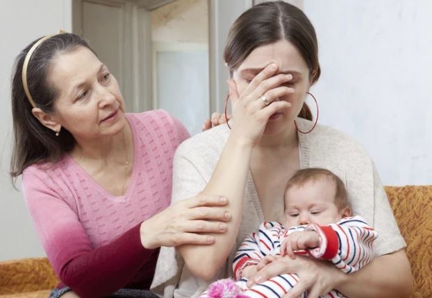 Mẹ chồng muốn giữ số tiền mọi người cho tôi khi ở cữ, vừa đáp lời từ chối tôi đã phải nghe những lời mắng nhiếc từ bà