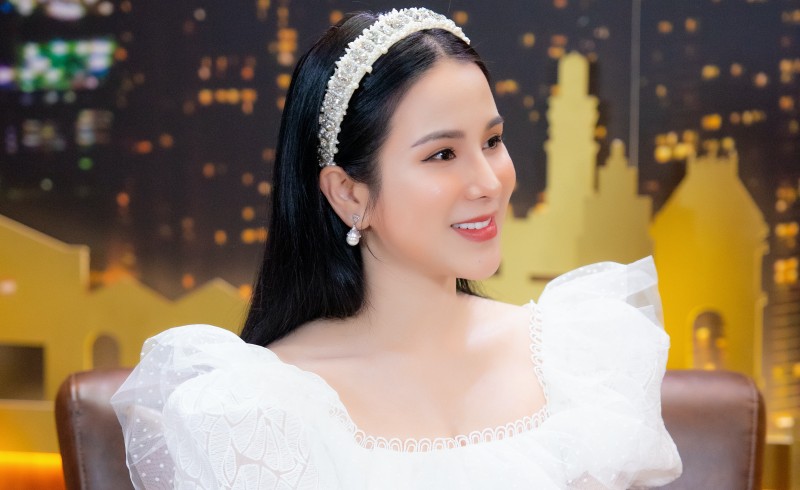 Diệp Lâm Anh: “Tôi nói chuyện với trà xanh suốt hai tiếng nhưng chẳng đi đến đâu”