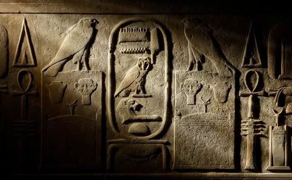 Đá Rosetta: Giải mã những chữ tượng hình bí ẩn của Ai Cập cổ đại