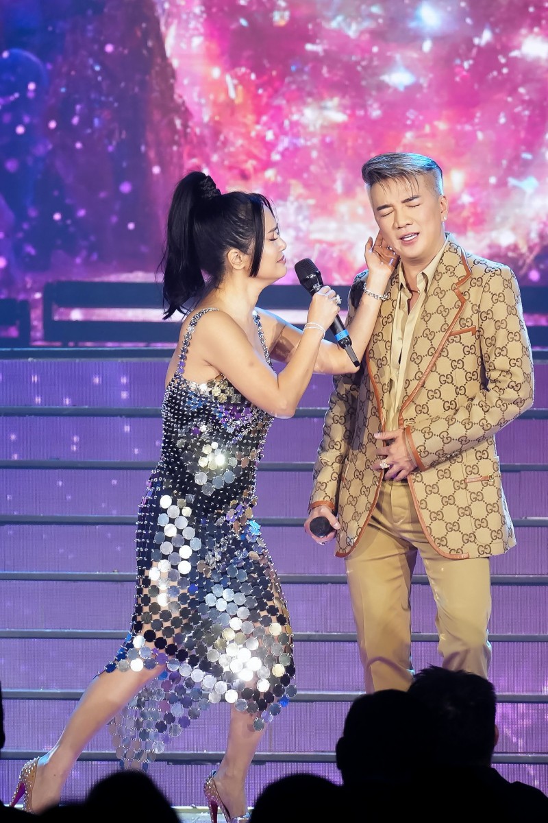 Diva Hồng Nhung và Mr Đàm cực kỳ bùng bổ khi song ca Cho em một ngày