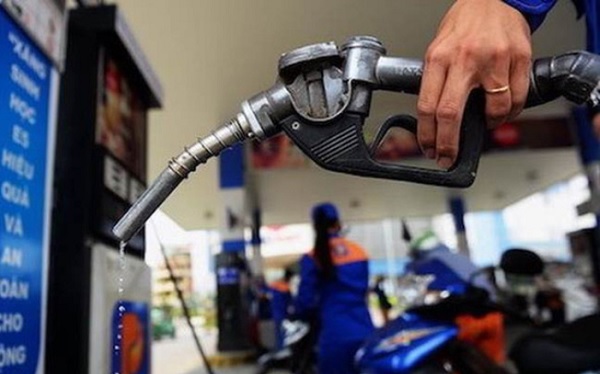 Giảm lần thứ 4 liên tiếp, giá xăng về sát 21.000 đồng/lít 