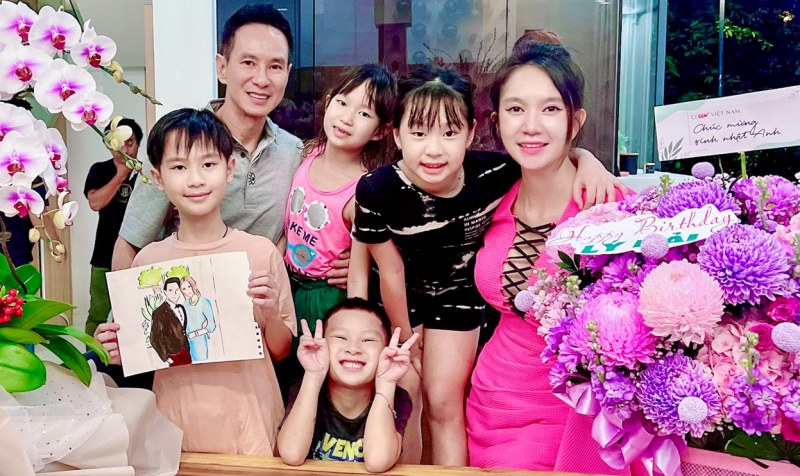 Lý Hải mừng sinh nhật hạnh phúc bên gia đình