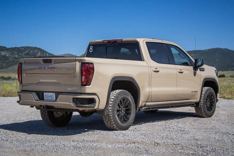 8. GMC Sierra 2022 (giá khởi điểm: 31.200 USD).