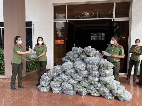 Ng&#x1B0;&#x1EDD;i &quot;M&#x1EB9; &#x111;&#x1EE1; &#x111;&#x1EA7;u&quot; 51 tr&#x1EBB; m&#x1ED3; c&#xF4;i 