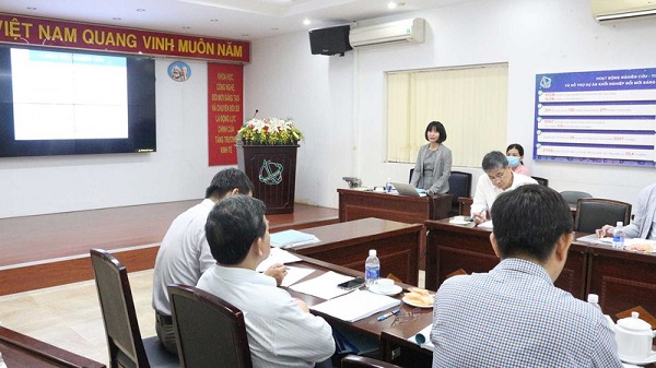 PGS.TS. Nguyễn Thị Băng Sương nêu ý kiến đề xuất tăng cường tiêm chủng cộng đồng. 
