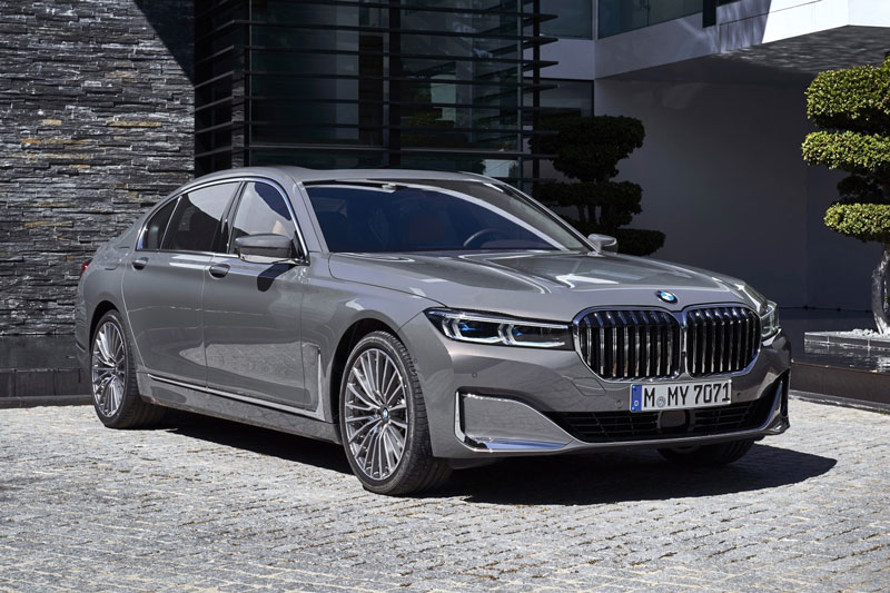 Bảng giá xe BMW tháng 10/2022: BMW 3 Series tạm hết hàng