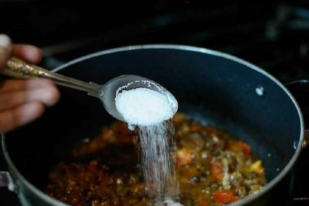 Tác hại của thói quen ăn đậm vị, món gì cũng cần có nước chấm của người Việt