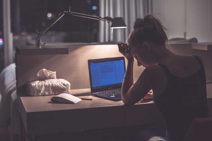 3 thói quen tàn phá collagen, khiến da nhăn nheo chảy xệ: Thức đêm đứng cuối cùng, việc đầu tiên gây bất ngờ